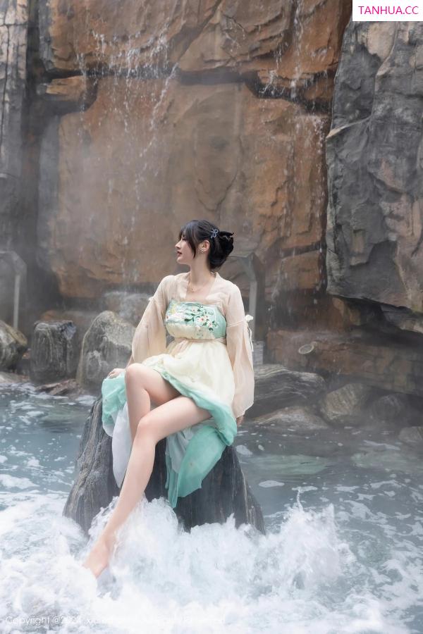 陈诗诗 诗诗 [XiuRen]高清写真图 2024.02.22 No.8128 诗诗kiki 性感美臀第4张图片